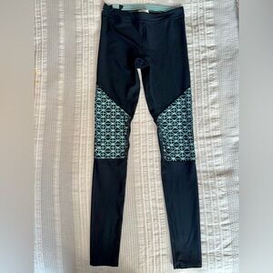 Under Armour Leggings with Light Blue Accents Size Small 🩵